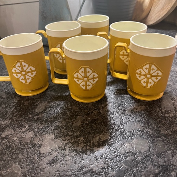 1970’s vintage insulated coffee mugs by Chalet. 8oz. Set of 6. Harvest gold - Picture 1 of 3